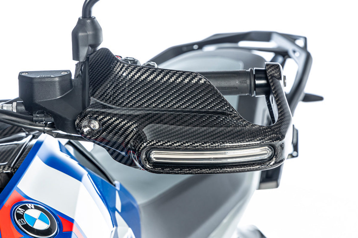 Ilmberger kolfiber handskydd med blinkerfäste vänster R 1300 GS (Adventure)
