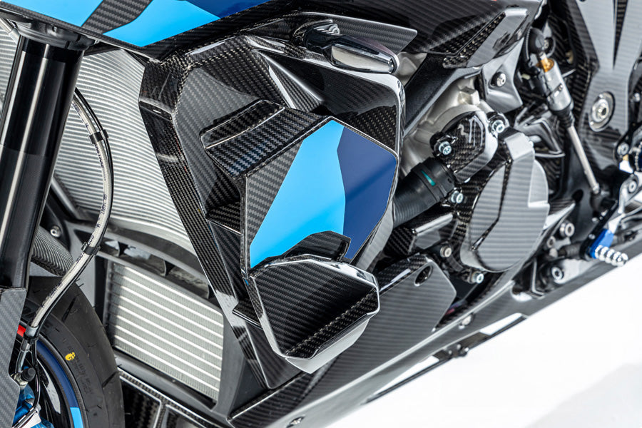 Ilmberger kolfiberkåpa vattenkylare + winglet-fäste M 1000 XR vänster
